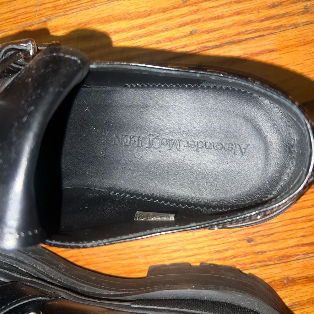 Alexander McQueen Black Leather Loafers with Silver Eyelets - Picture 3 of 4
